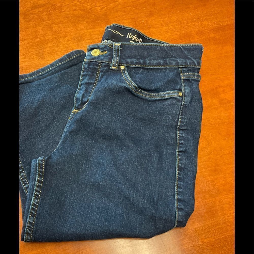 EUC Rafaela Weekend Dark Wash Capri’s Size 8 #SS5
